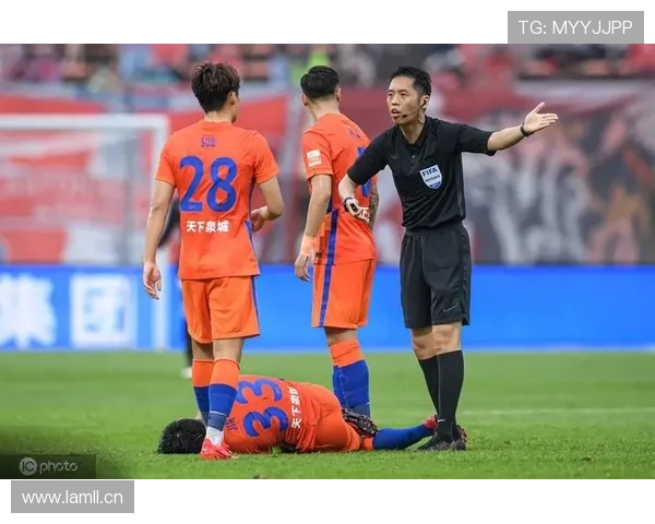 任意球未鸣哨开球，裁判该如何判罚规则全解析