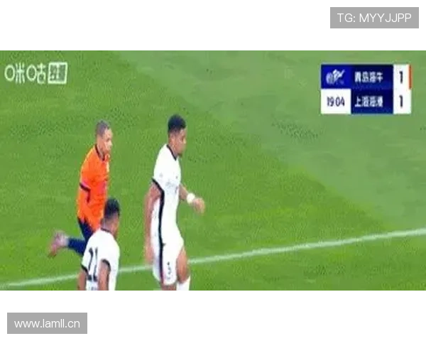 假摔判罚为何难以统一标准?裁判和VAR背后的争议解析 假摔判罚为何难以统一标准?裁判和VAR背后的争议解析