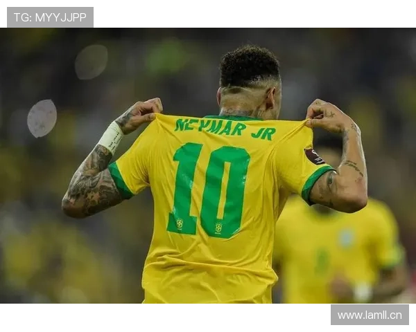 内马尔又在豪宅里打游戏，旁边助理手里的账单都快能买辆跑车了吧？